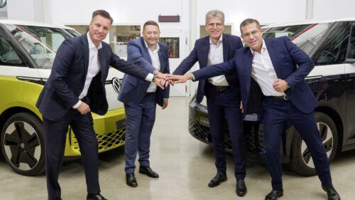 PowerCo and Umicore establish joint venture for European battery materials production (from left to right: Thomas Schmall, Group Board Member for Technology at Volkswagen AG and Chairman of the Supervisory Board of PowerCo SE, Jörg Teichmann, PowerCo Chief Procurement Officer, Ralph Kiessling, EVP Energy & Surface Technologies at Umicore, Umicore CEO Mathias Miedreich)