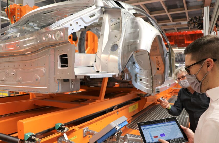 Audi at its Neckarsulm site is the first automotive plant in the Volkswagen Group, to use RFID technology for vehicle identification throughout the entire production process and connects processes across all systems.
